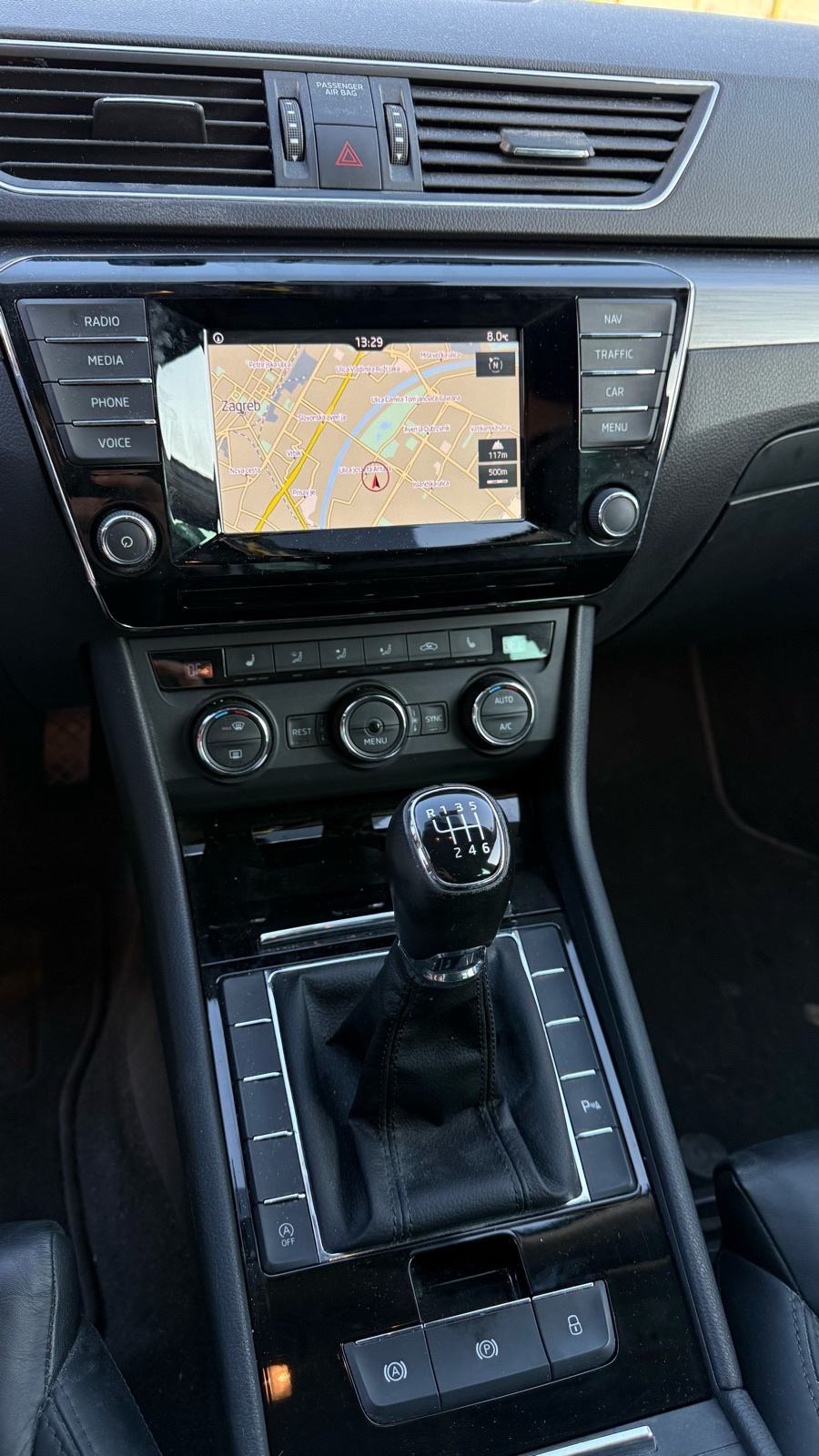 Škoda Superb Combi 1,6 TDI **BI-XENON**KOŽA**, fotografija 11