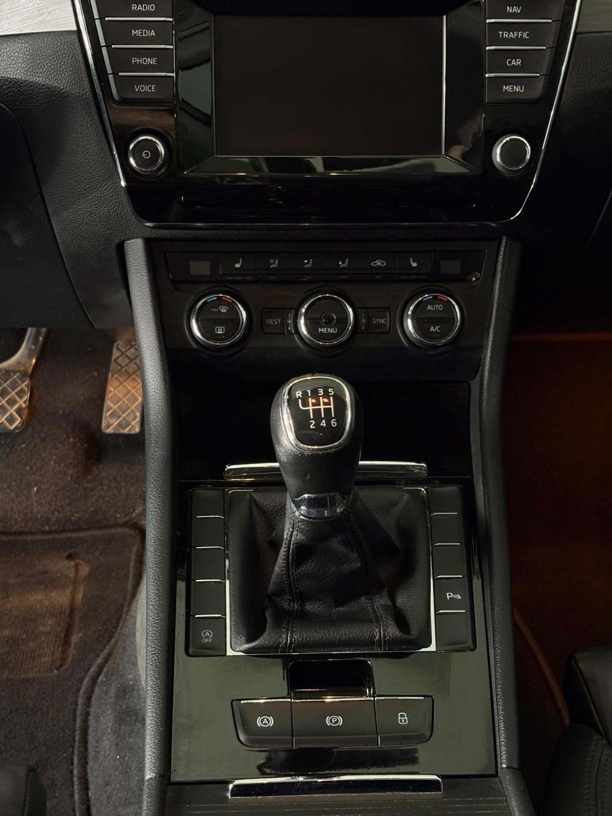 Škoda Superb Combi 1,6 TDI **BI-XENON**KOŽA**, fotografija 12