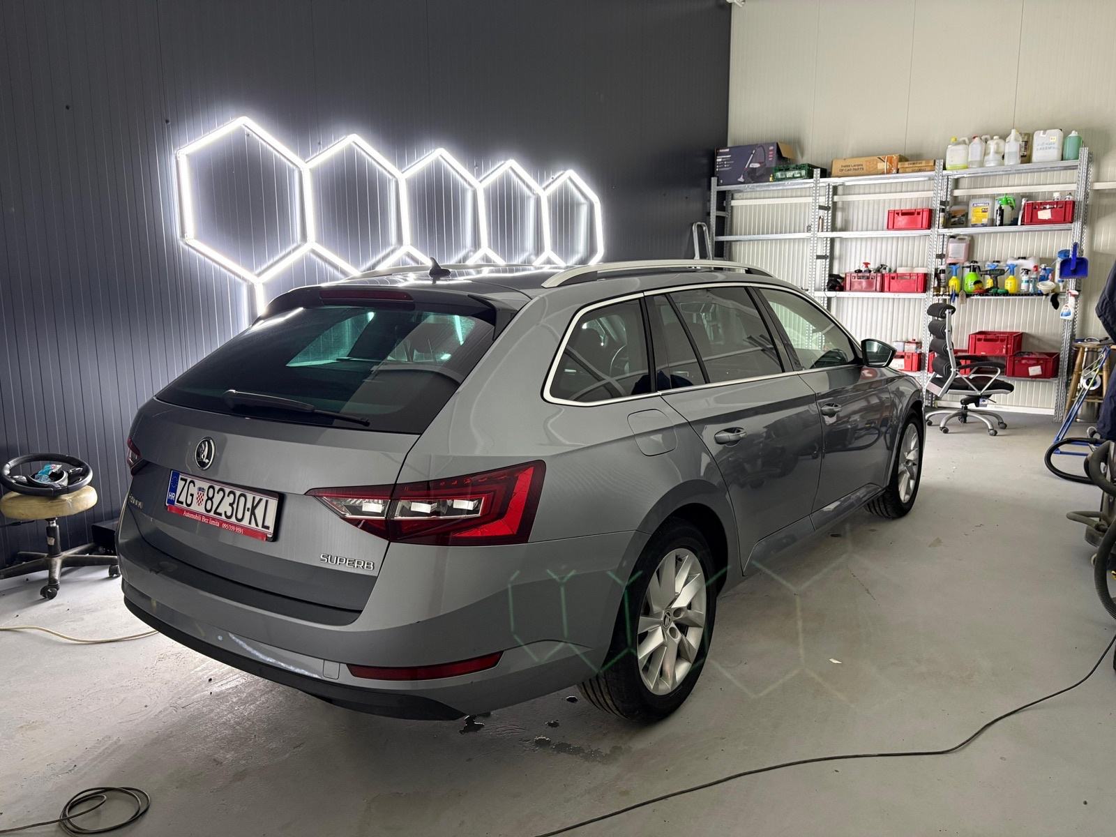Škoda Superb Combi 1,6 TDI **BI-XENON**KOŽA**, fotografija 15