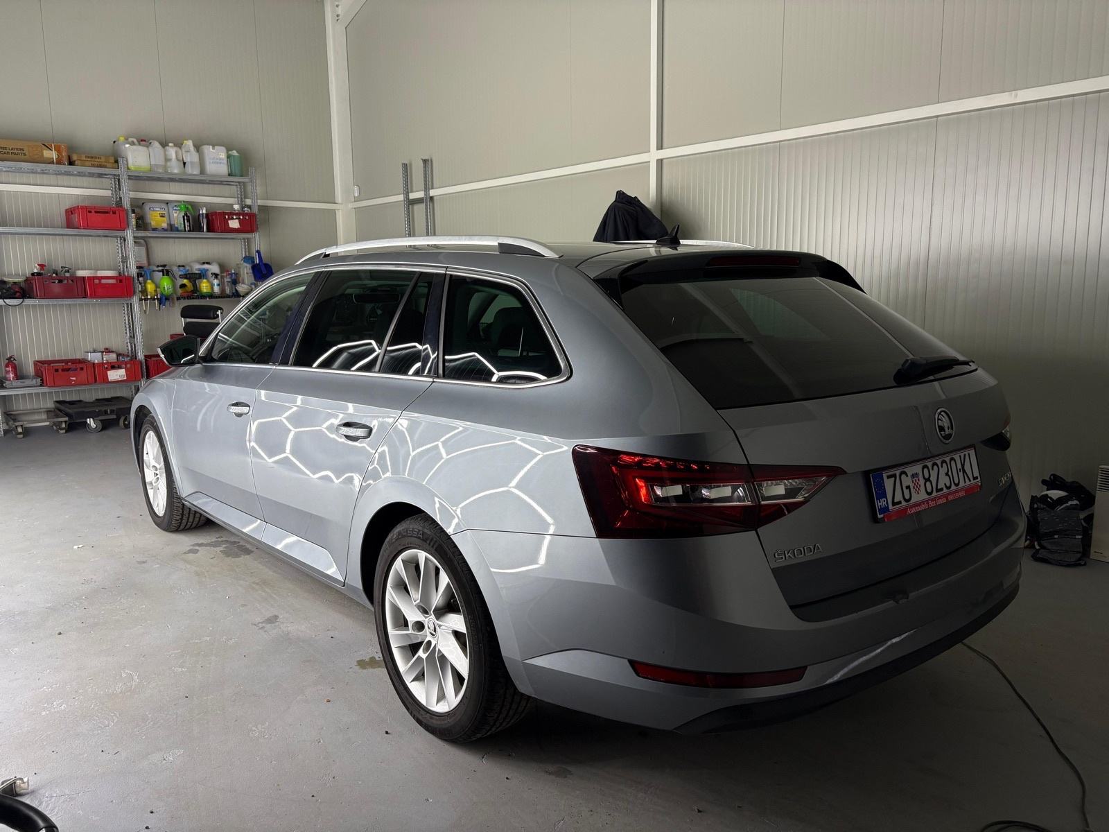 Škoda Superb Combi 1,6 TDI **BI-XENON**KOŽA**, fotografija 17