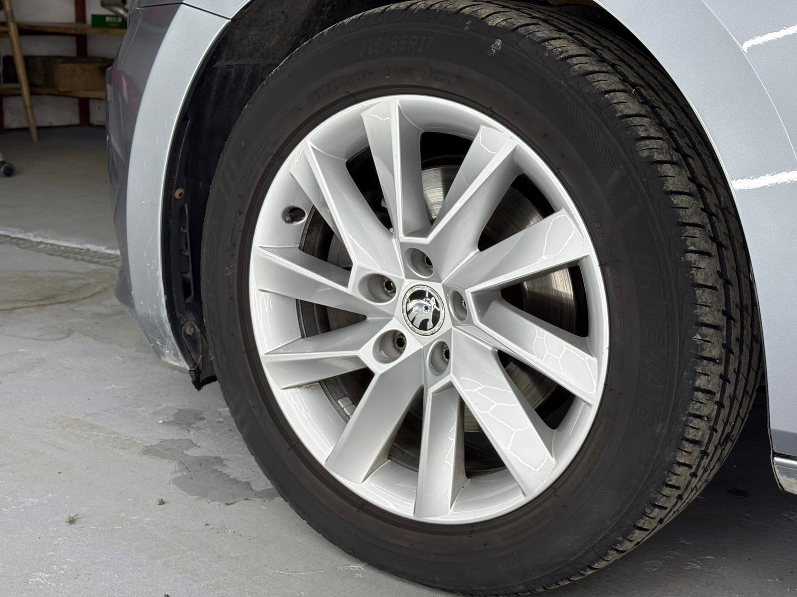 Škoda Superb Combi 1,6 TDI **BI-XENON**KOŽA**, fotografija 18
