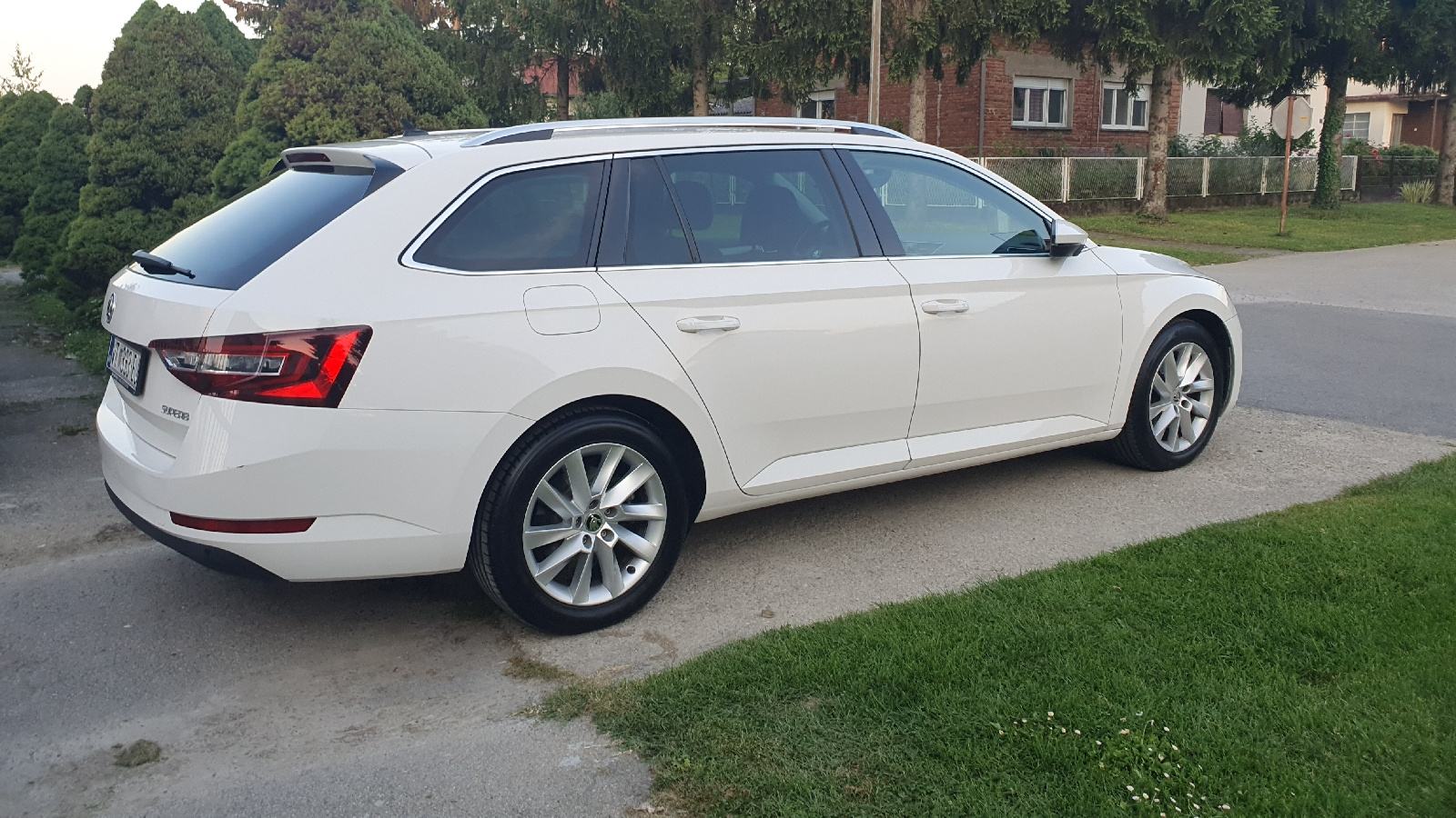 Škoda Superb Combi 1,6 TDI DSG, fotografija 4