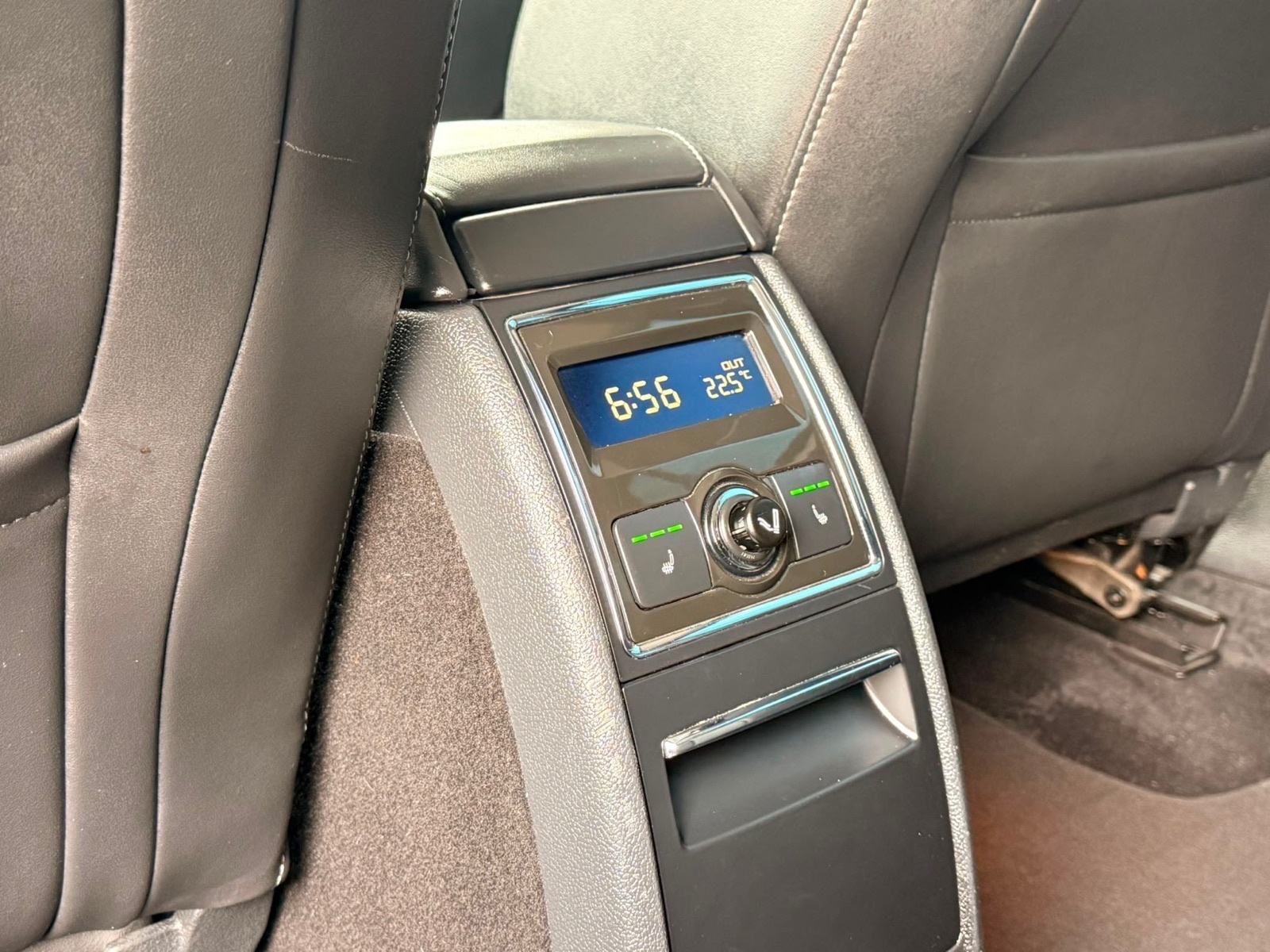 Škoda Superb Combi 1,6 TDI Elegance FULL OPREMA, fotografija 16