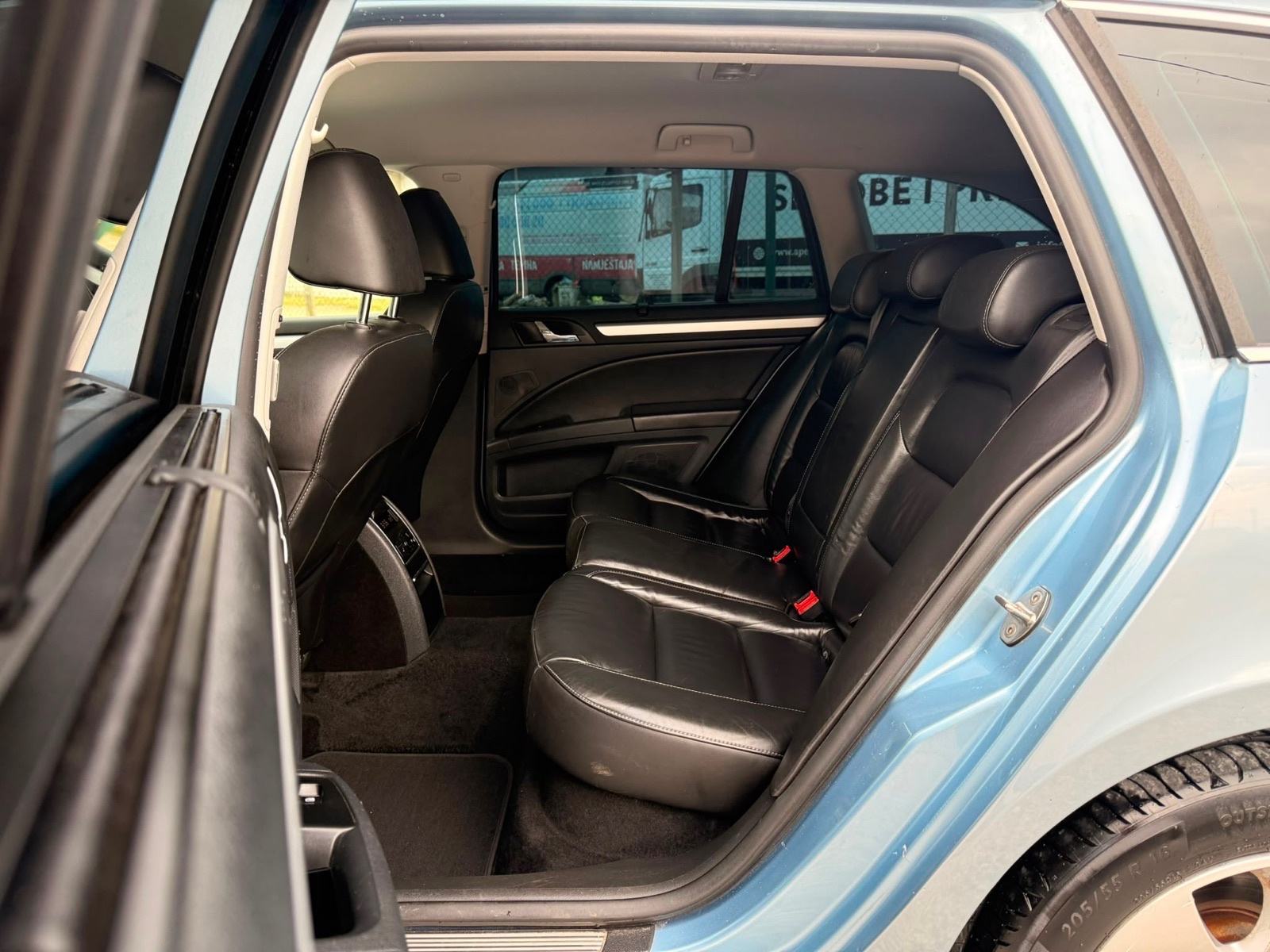 Škoda Superb Combi 1,6 TDI Elegance FULL OPREMA, fotografija 18
