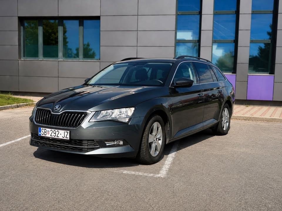 Škoda Superb Combi 1.6 TDI, servisna, kamera, registriran, 127000 km, fotografija 1