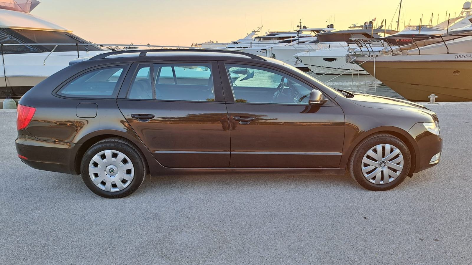 Škoda Superb Combi 1,6 TDI reg 05/2027, fotografija 11