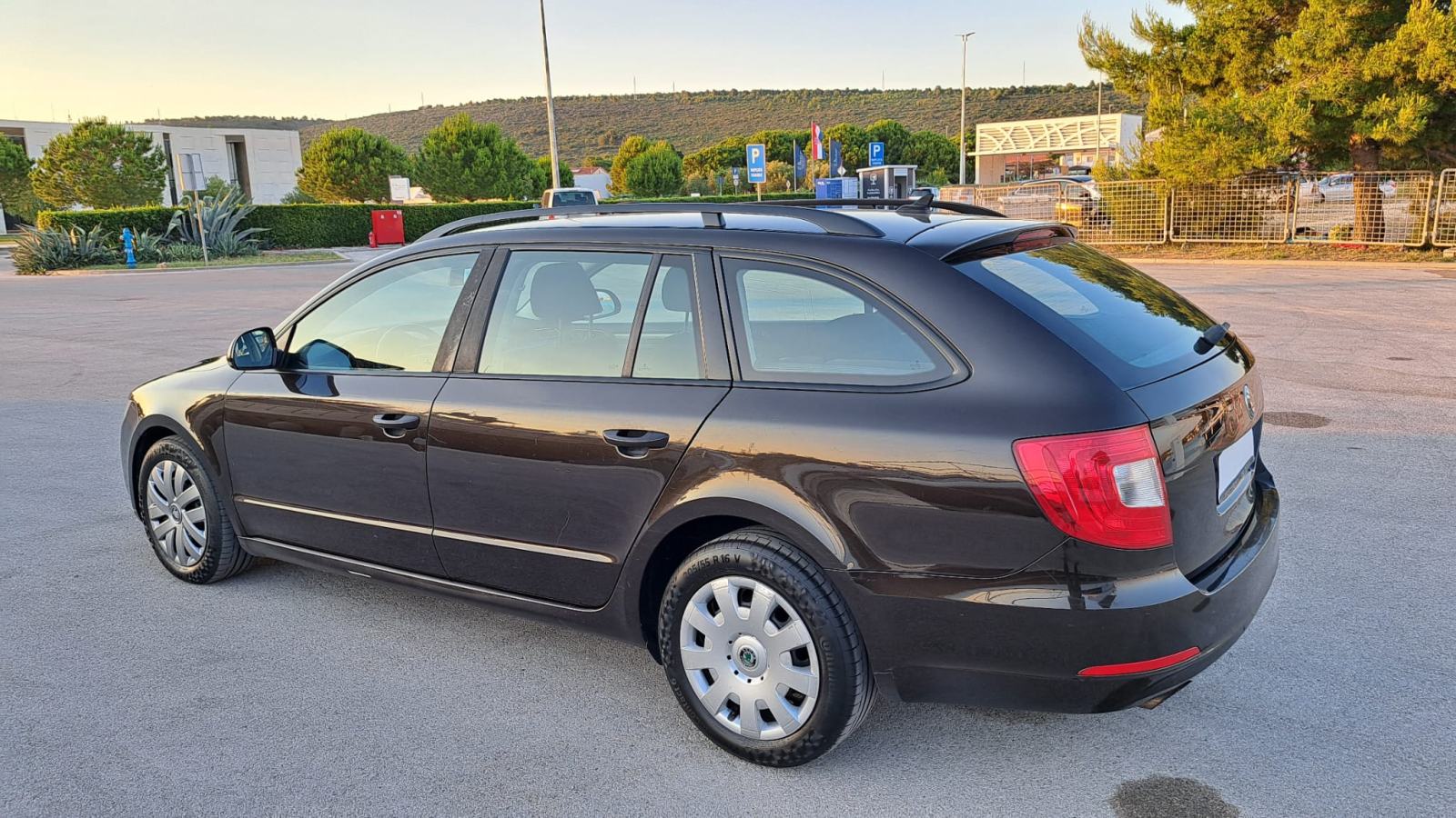 Škoda Superb Combi 1,6 TDI reg 05/2027, fotografija 6