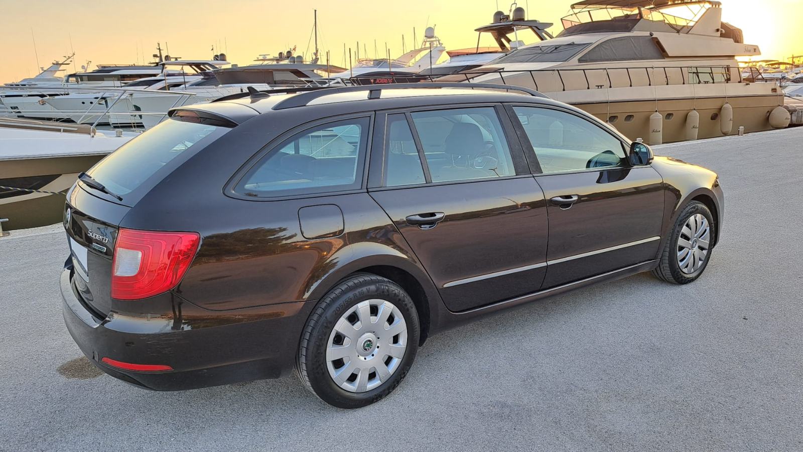 Škoda Superb Combi 1,6 TDI reg 05/2027, fotografija 9