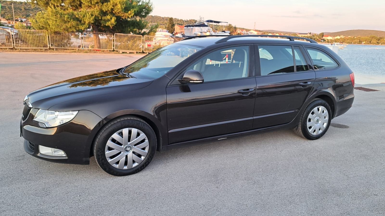 Škoda Superb Combi 1,6 TDI reg 05/2027, fotografija 3