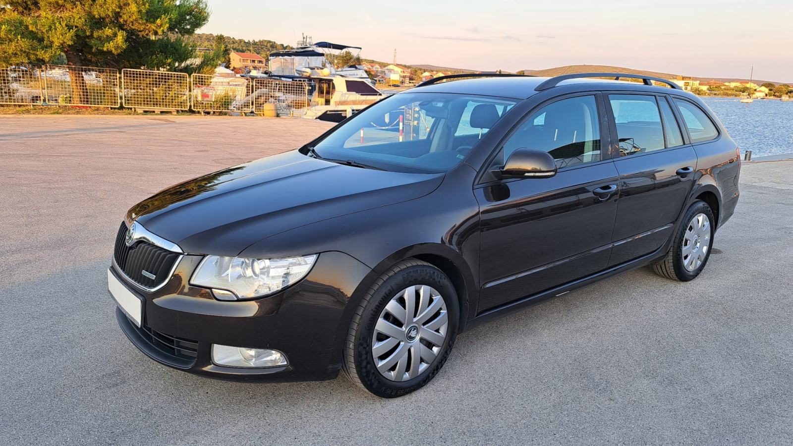 Škoda Superb Combi 1,6 TDI reg 05/2027, fotografija 2