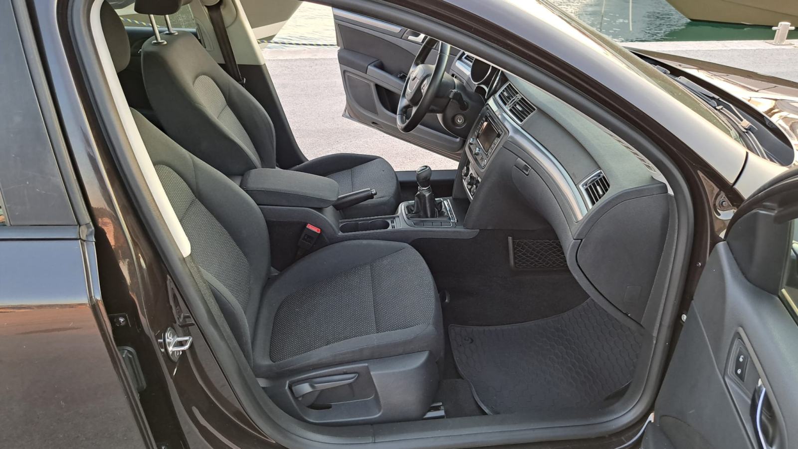 Škoda Superb Combi 1,6 TDI reg 05/2027, fotografija 17