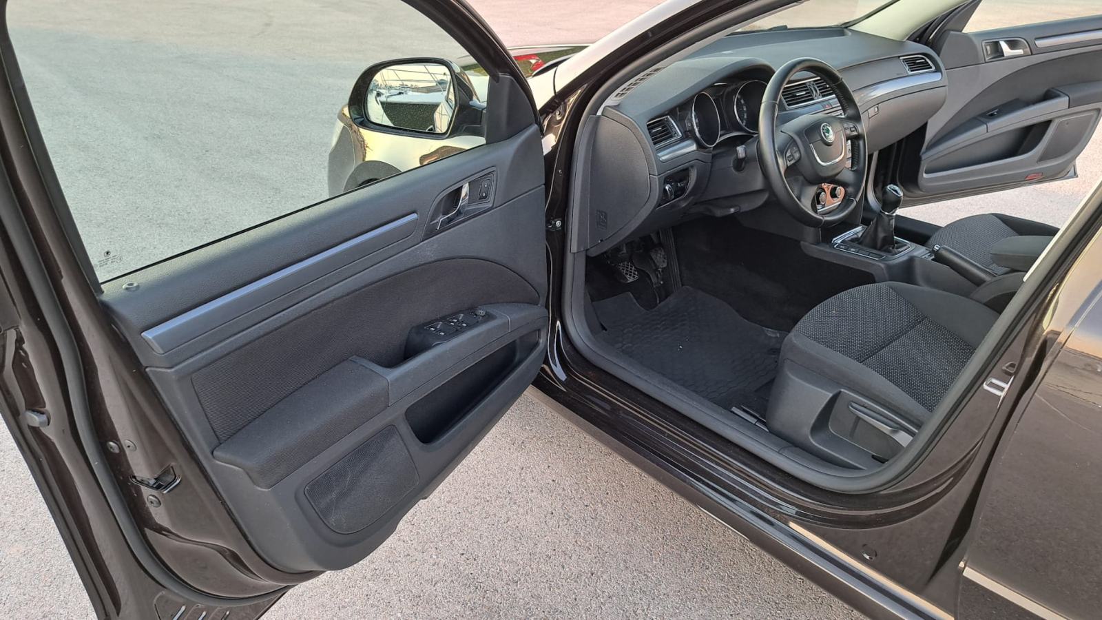 Škoda Superb Combi 1,6 TDI reg 05/2027, fotografija 20