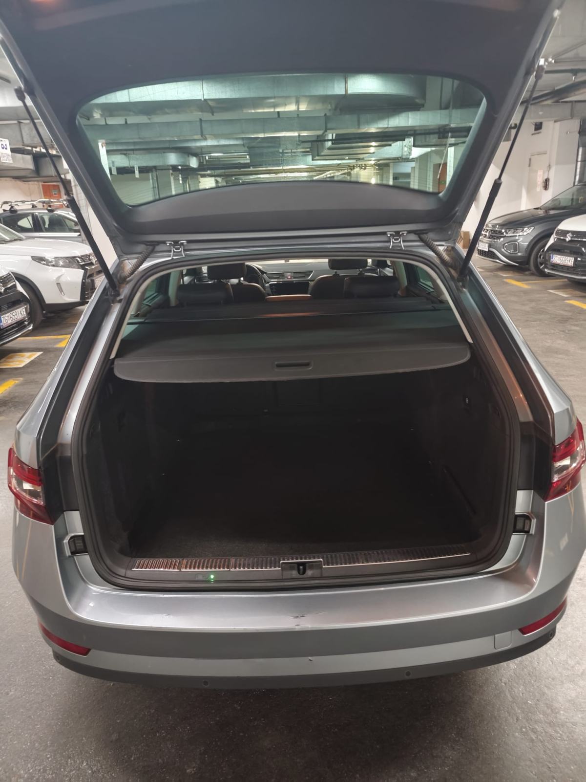 Škoda Superb Combi 1,6 TDI, fotografija 2