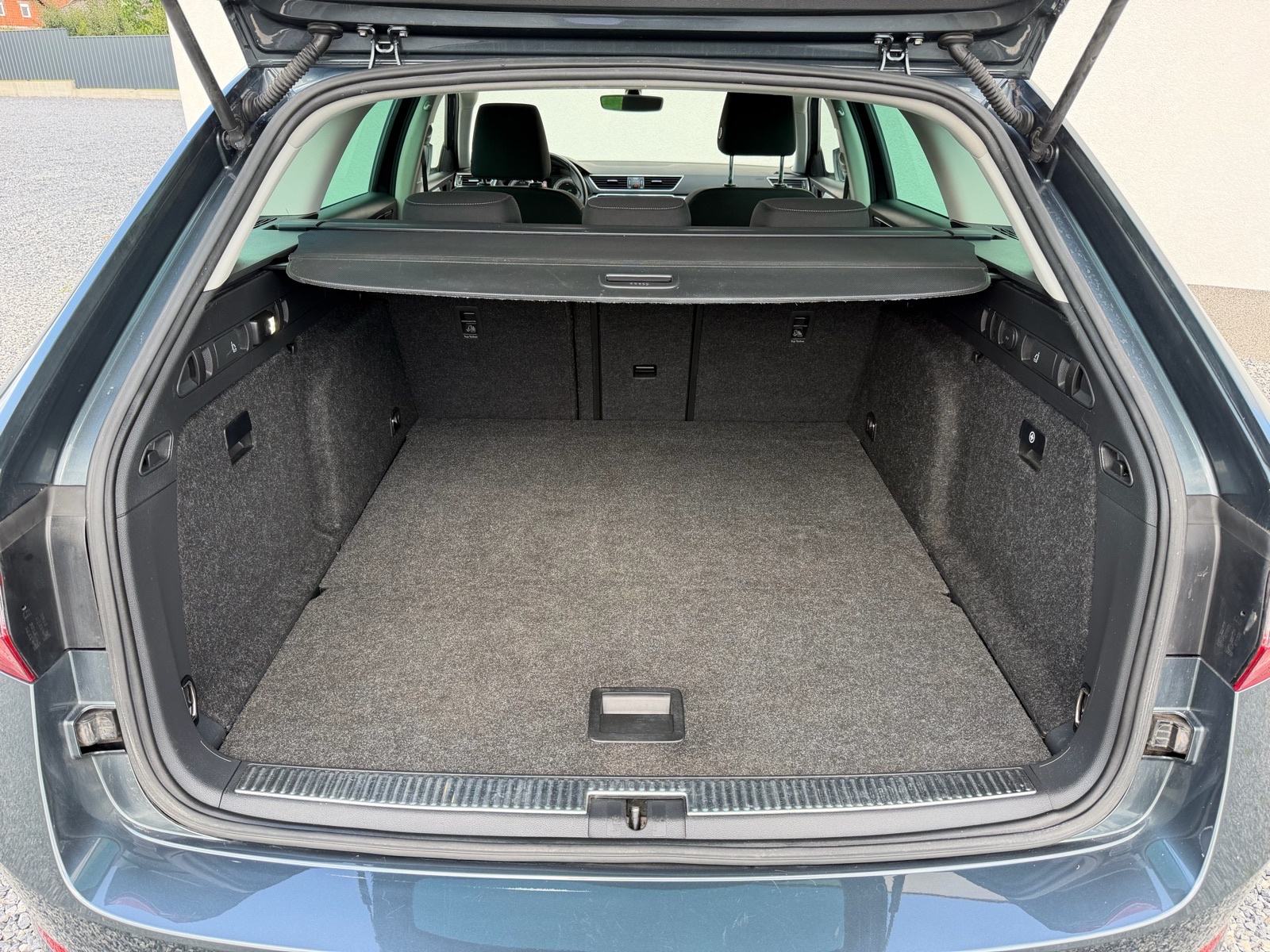Škoda Superb Combi 1.6TDI DSG/kamera/led/navi/veliki servis/jamstvo/, fotografija 17