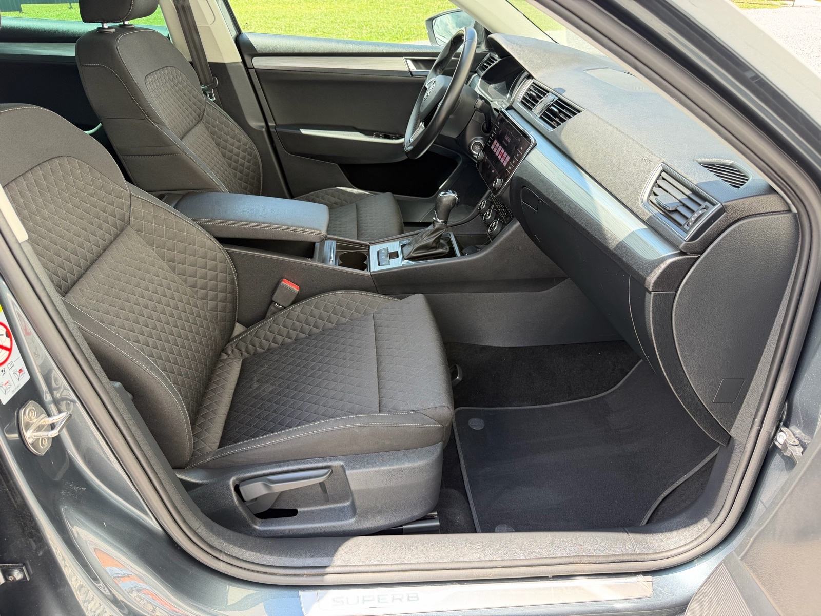 Škoda Superb Combi 1.6TDI DSG/kamera/led/navi/veliki servis/jamstvo/, fotografija 14