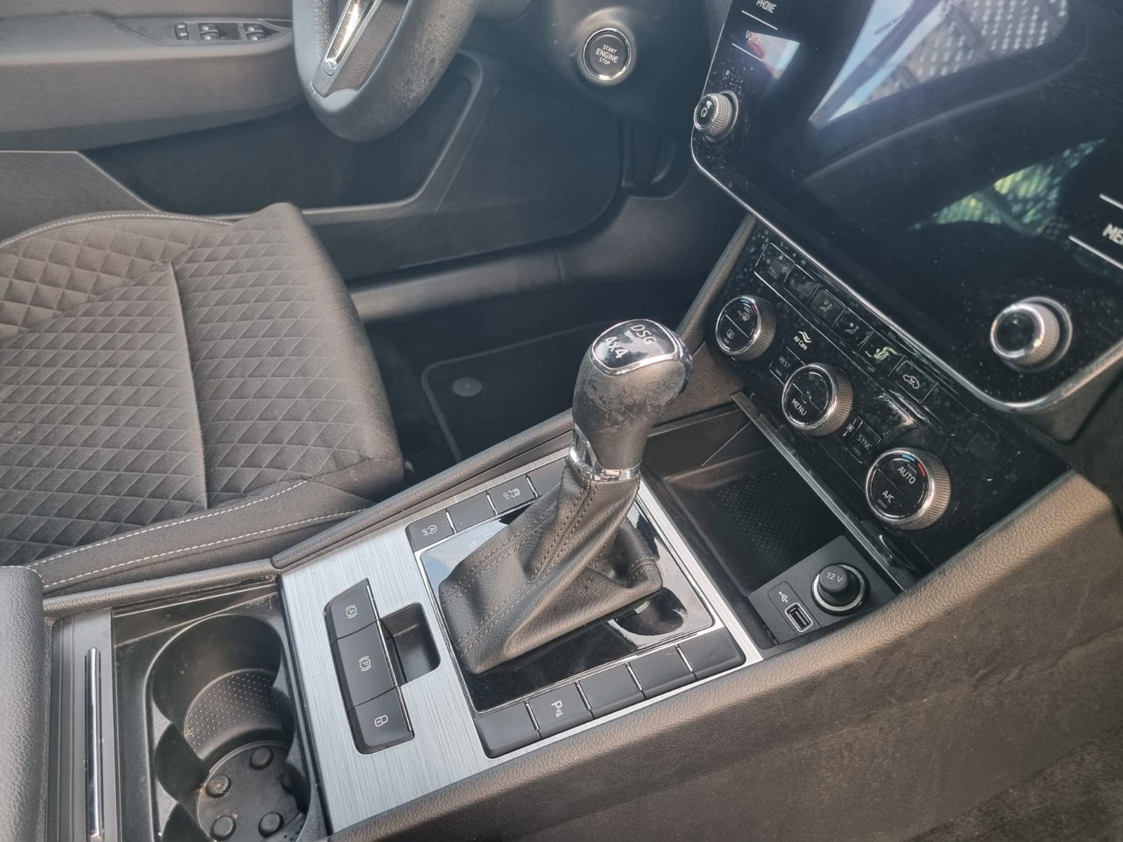 Škoda Superb Combi 2,0 TDI automatik 4x4 , 200 KS, fotografija 9
