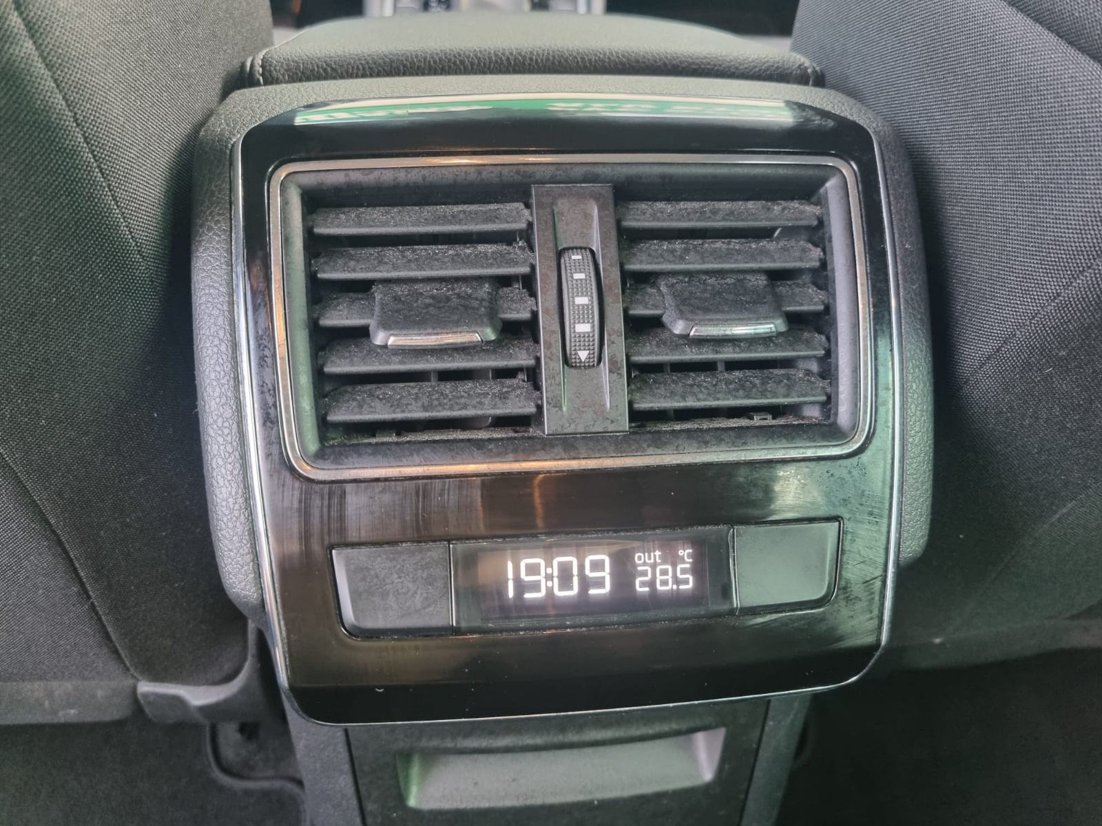 Škoda Superb Combi 2,0 TDI automatik 4x4 , 200 KS, fotografija 15