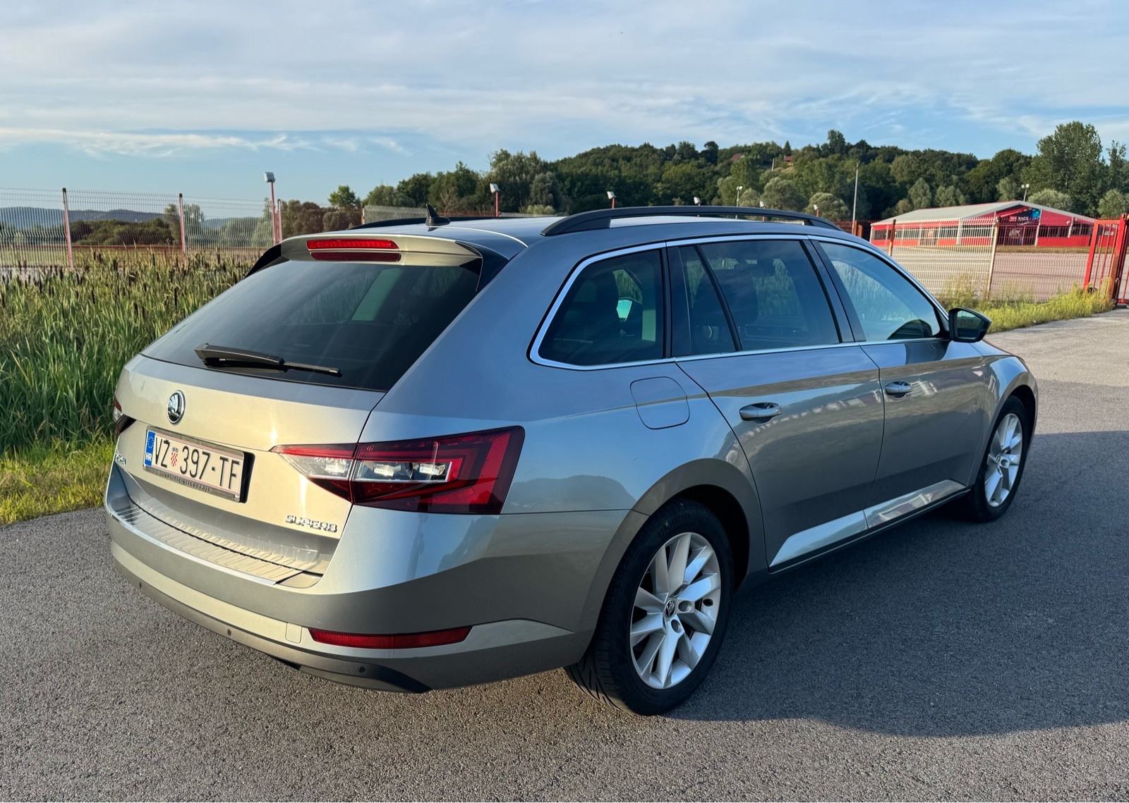 Škoda Superb Combi 2,0 TDI automatik alkantara koža, fotografija 3