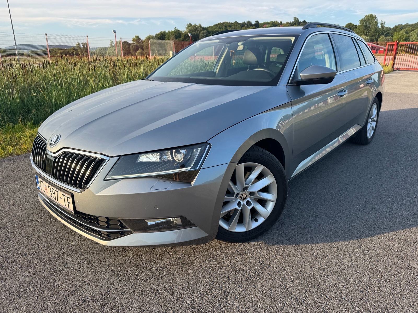 Škoda Superb Combi 2,0 TDI automatik alkantara koža, fotografija 4