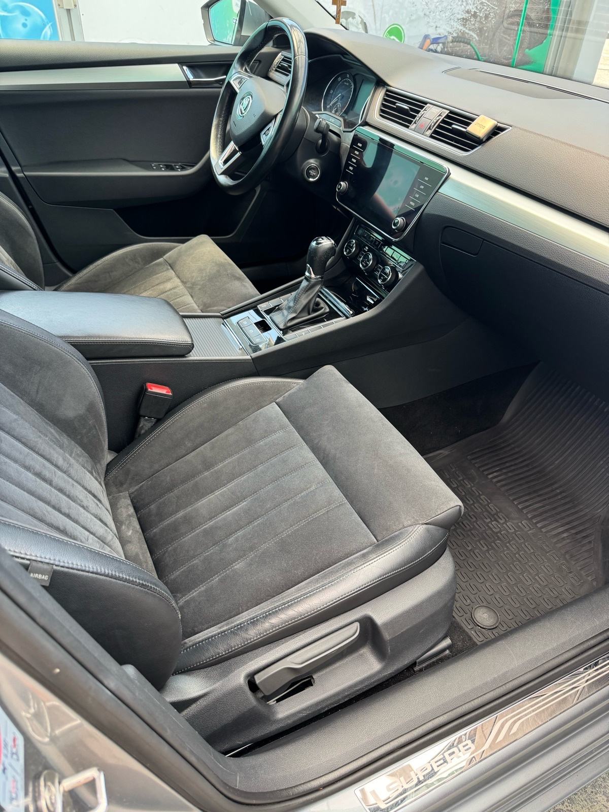 Škoda Superb Combi 2,0 TDI automatik alkantara koža, fotografija 8