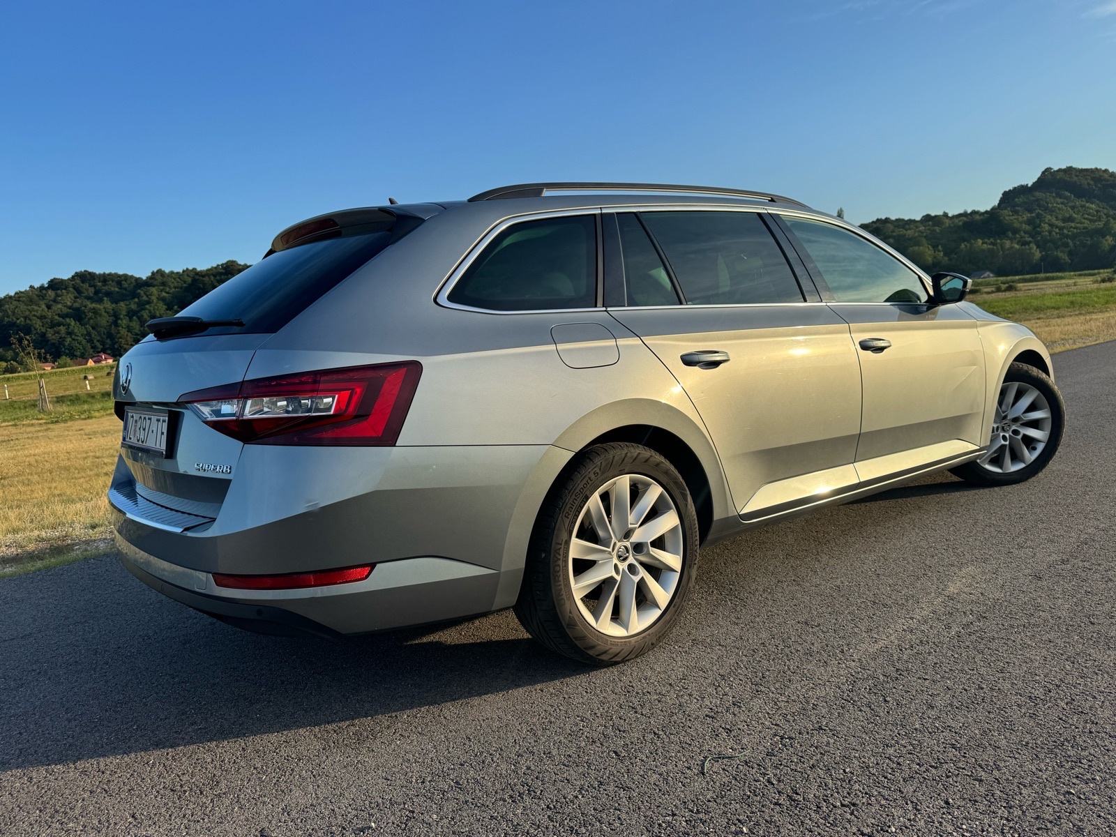 Škoda Superb Combi 2,0 TDI automatik alkantara koža, fotografija 6
