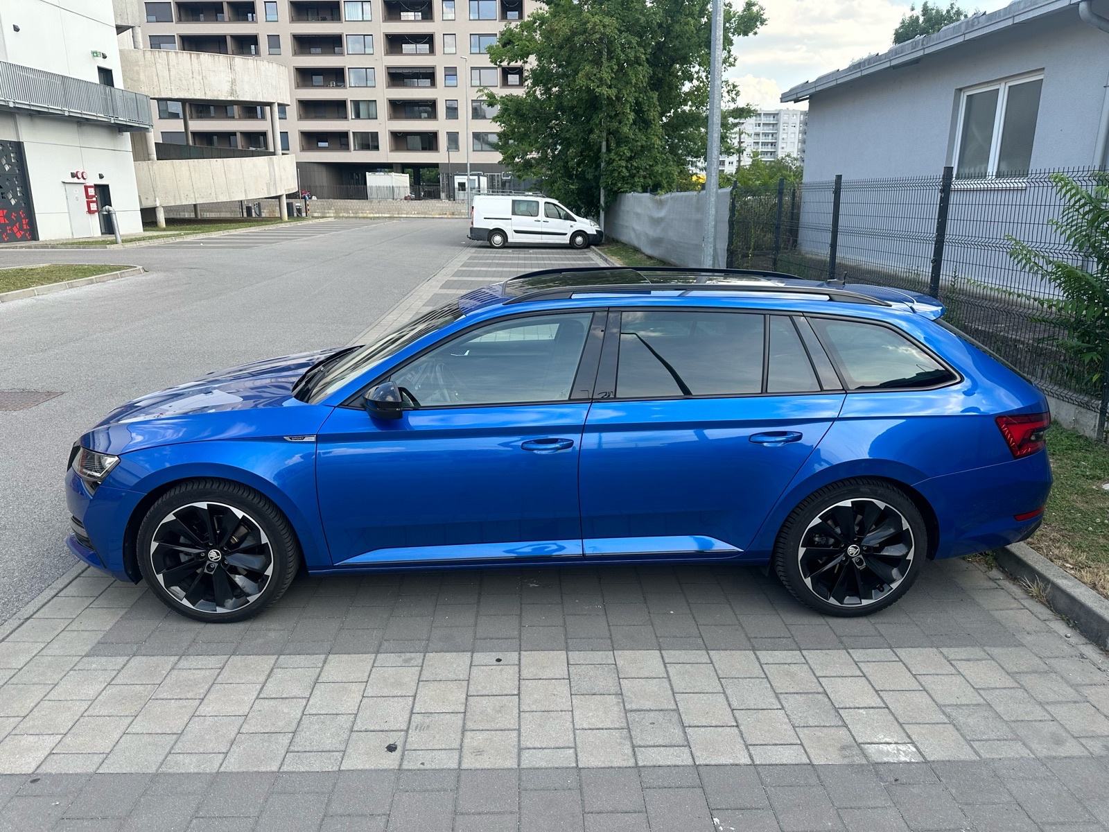 Škoda Superb Sportline 2.0 TDI DSG – PANO/MATRIX/360° –, fotografija 2