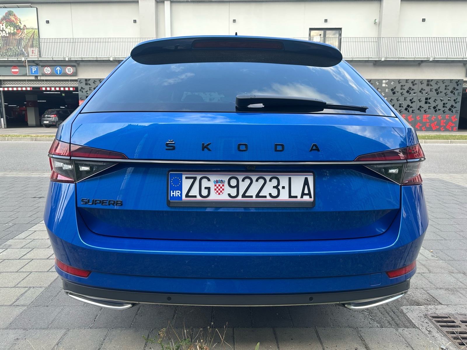 Škoda Superb Sportline 2.0 TDI DSG – PANO/MATRIX/360° –, fotografija 4