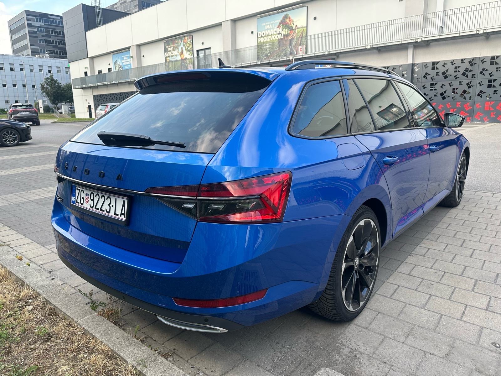 Škoda Superb Sportline 2.0 TDI DSG – PANO/MATRIX/360° –, fotografija 5