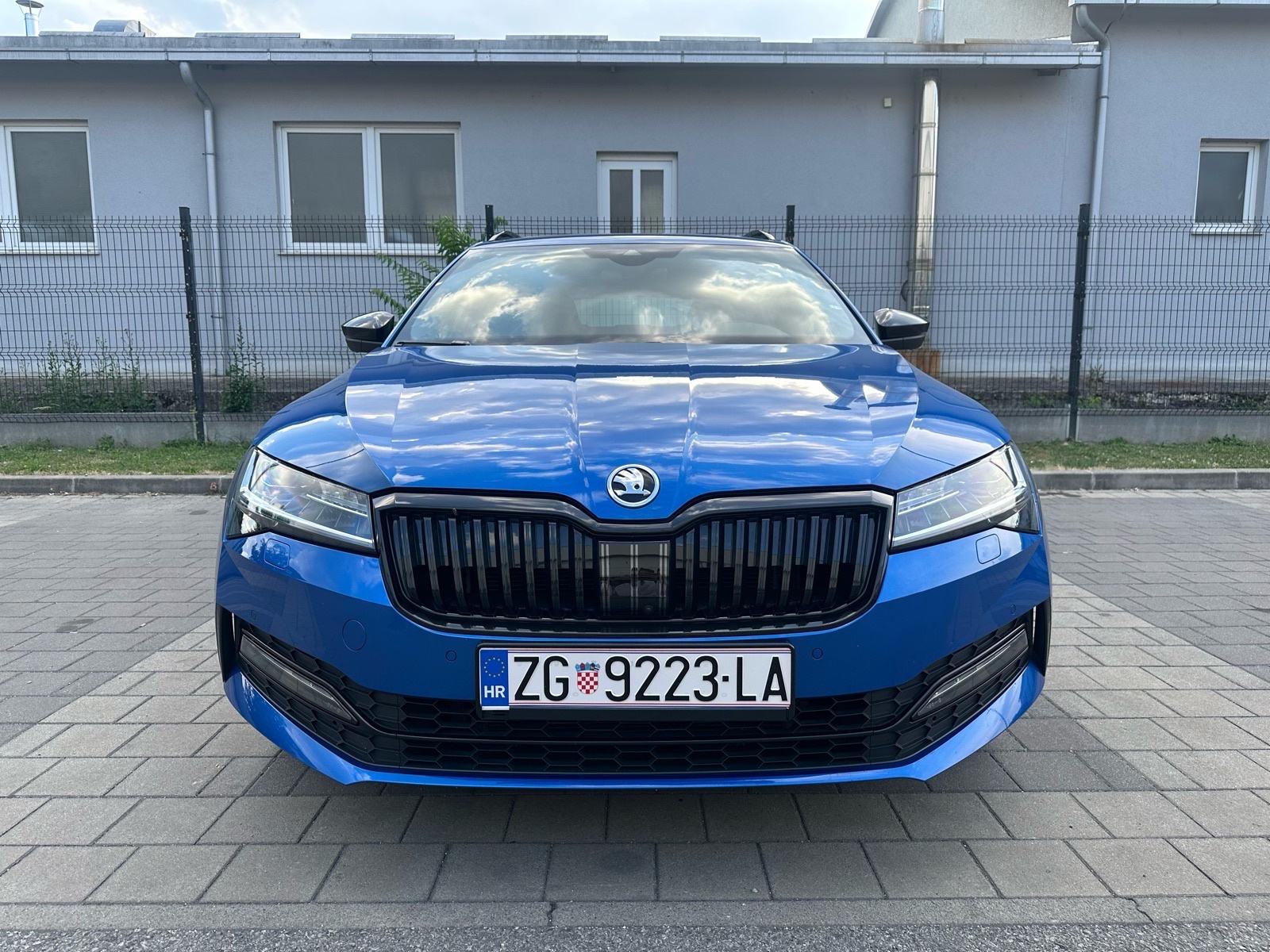 Škoda Superb Sportline 2.0 TDI DSG – PANO/MATRIX/360° –, fotografija 8