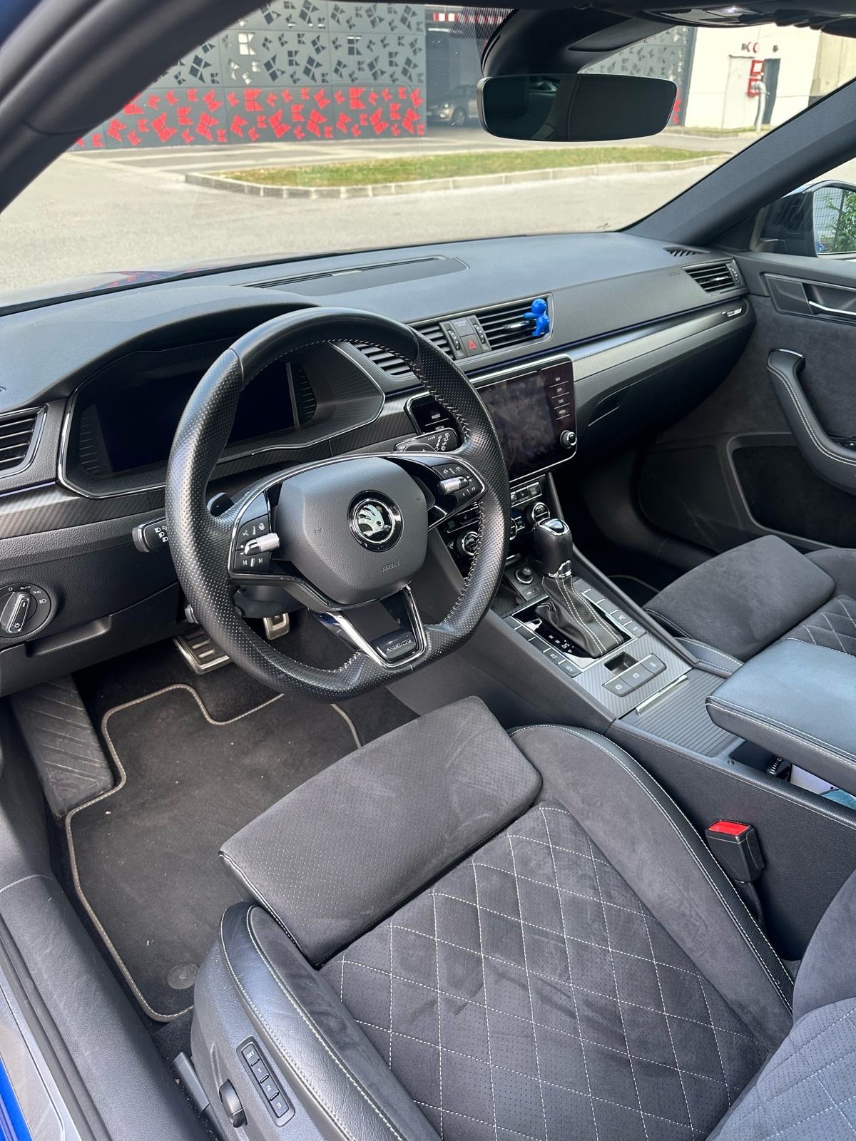 Škoda Superb Sportline 2.0 TDI DSG – PANO/MATRIX/360° –, fotografija 10