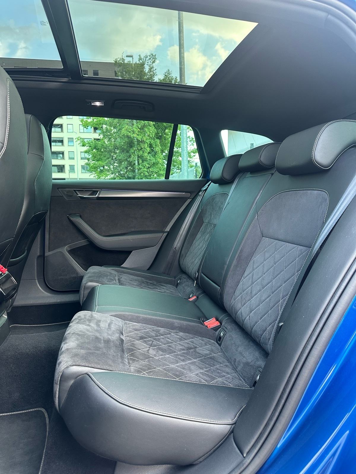 Škoda Superb Sportline 2.0 TDI DSG – PANO/MATRIX/360° –, fotografija 13