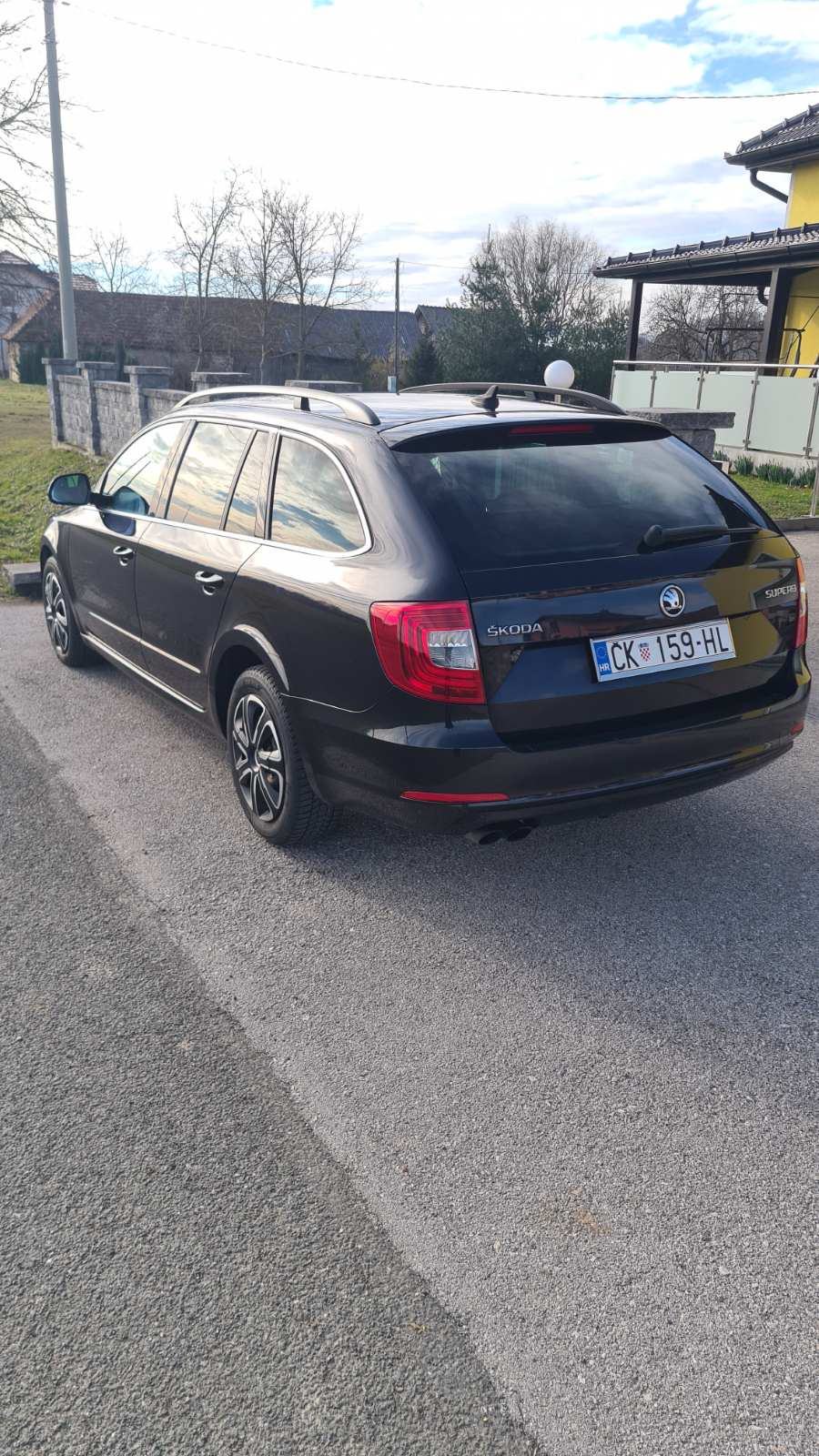 Škoda Superb Combi 2,0 TDI automatik, fotografija 2