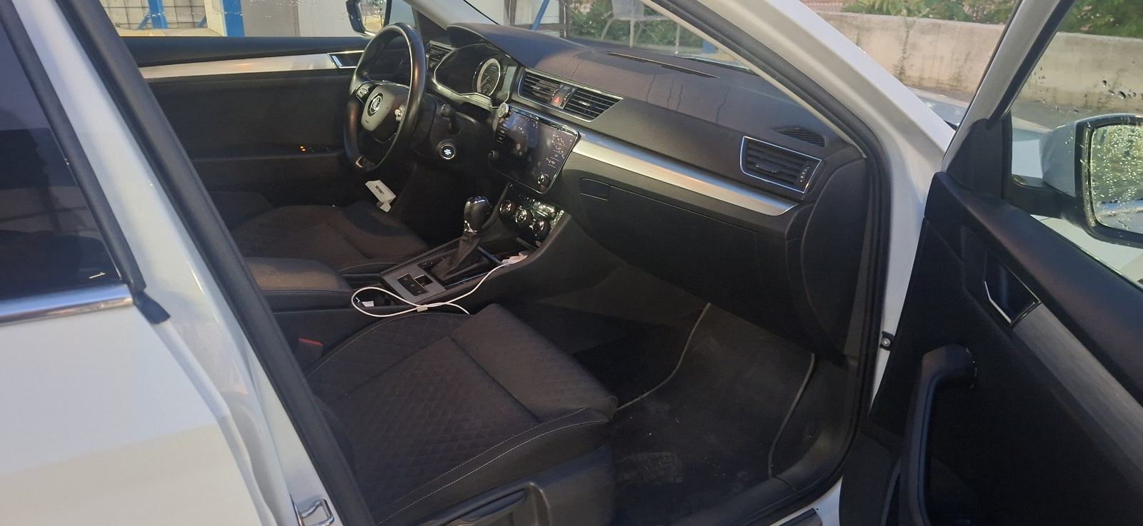 Škoda Superb Combi 2,0 TDI automatik, fotografija 9