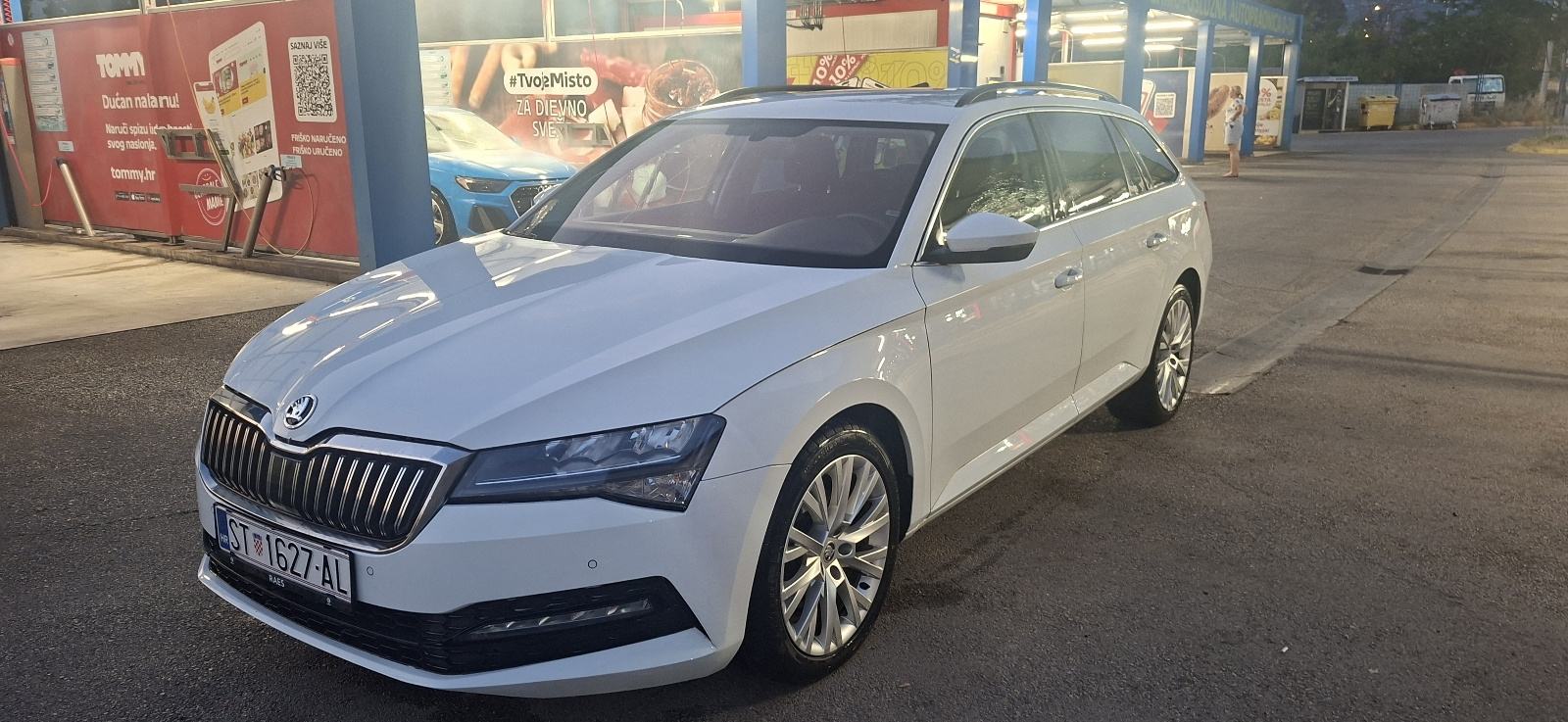 Škoda Superb Combi 2,0 TDI automatik, fotografija 2