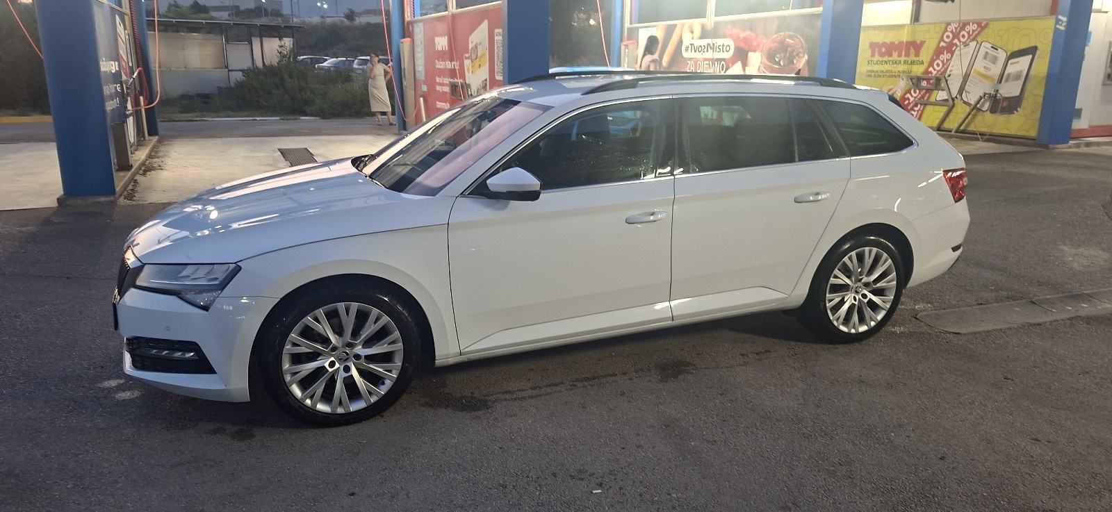 Škoda Superb Combi 2,0 TDI automatik, fotografija 4