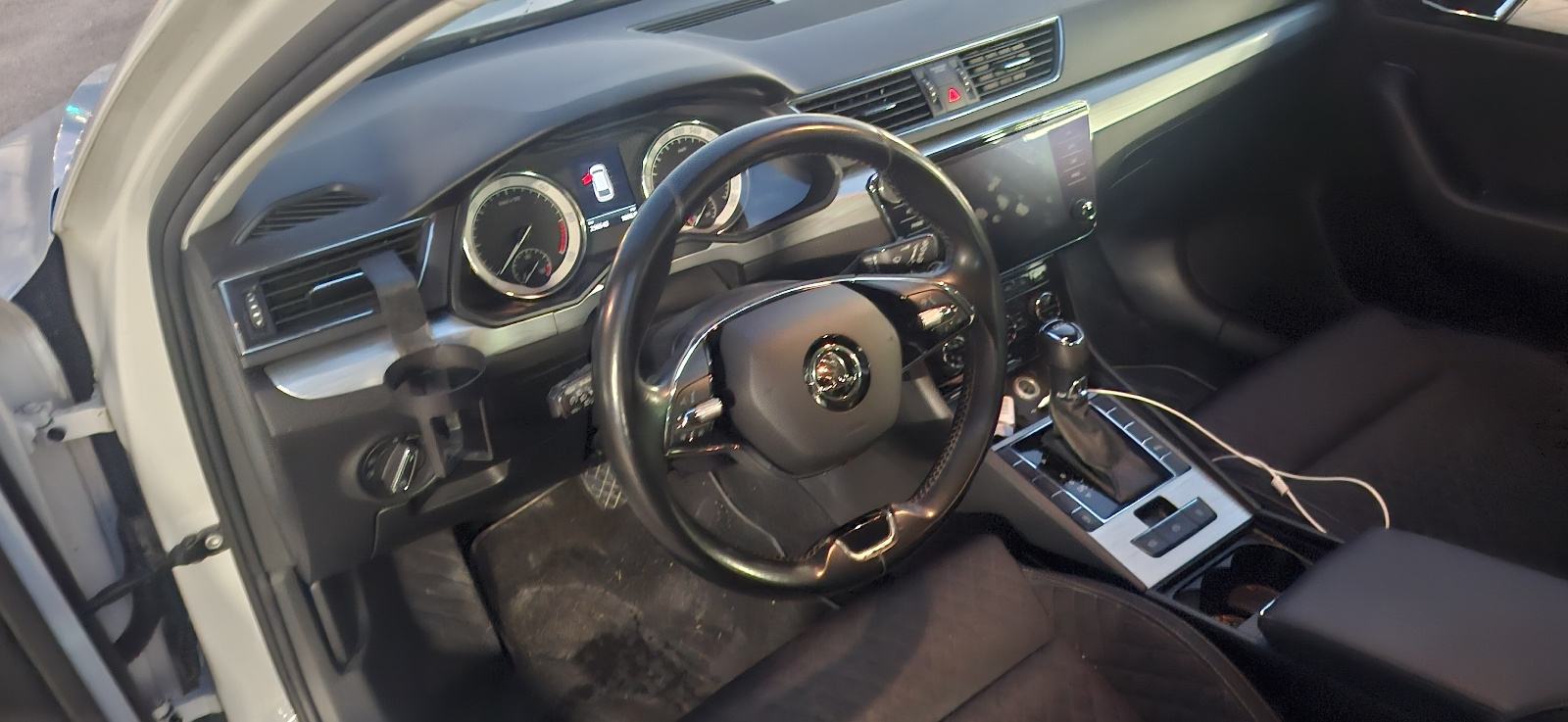 Škoda Superb Combi 2,0 TDI automatik, fotografija 8