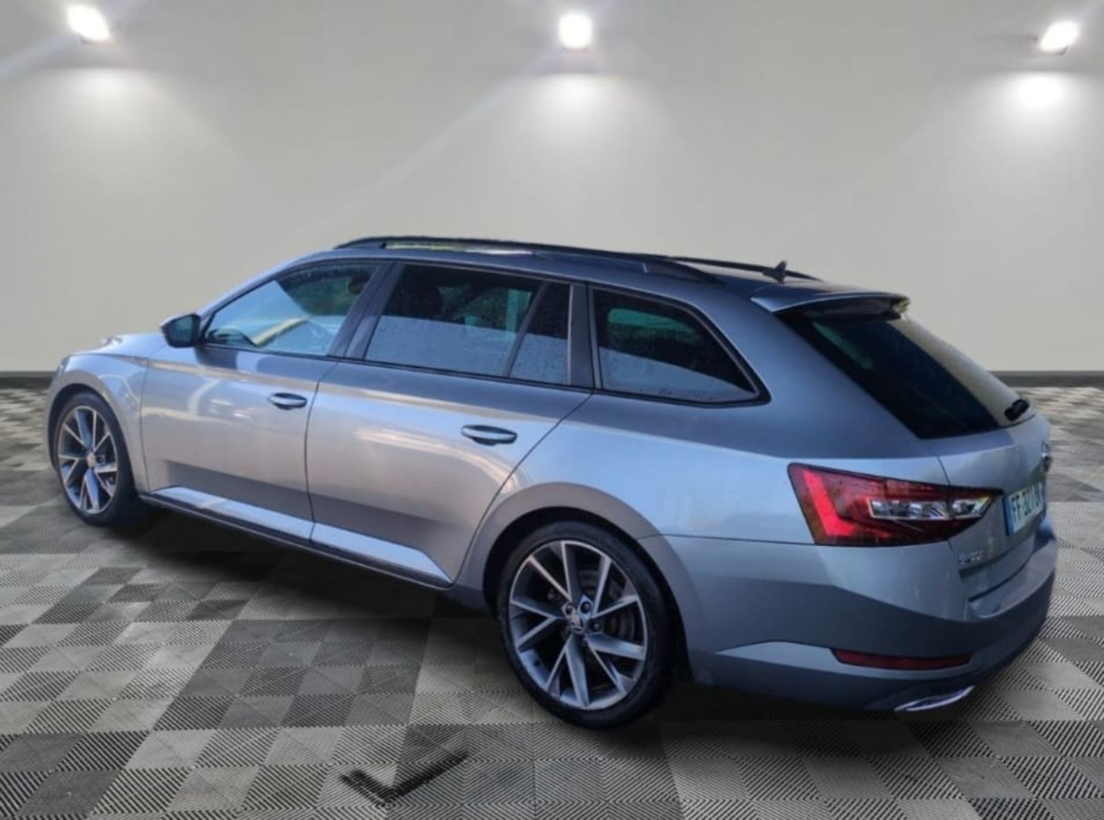 Škoda Superb Combi 2,0 TDI AUTOMATIK#Sport Line#Servisna#LEASING, fotografija 3