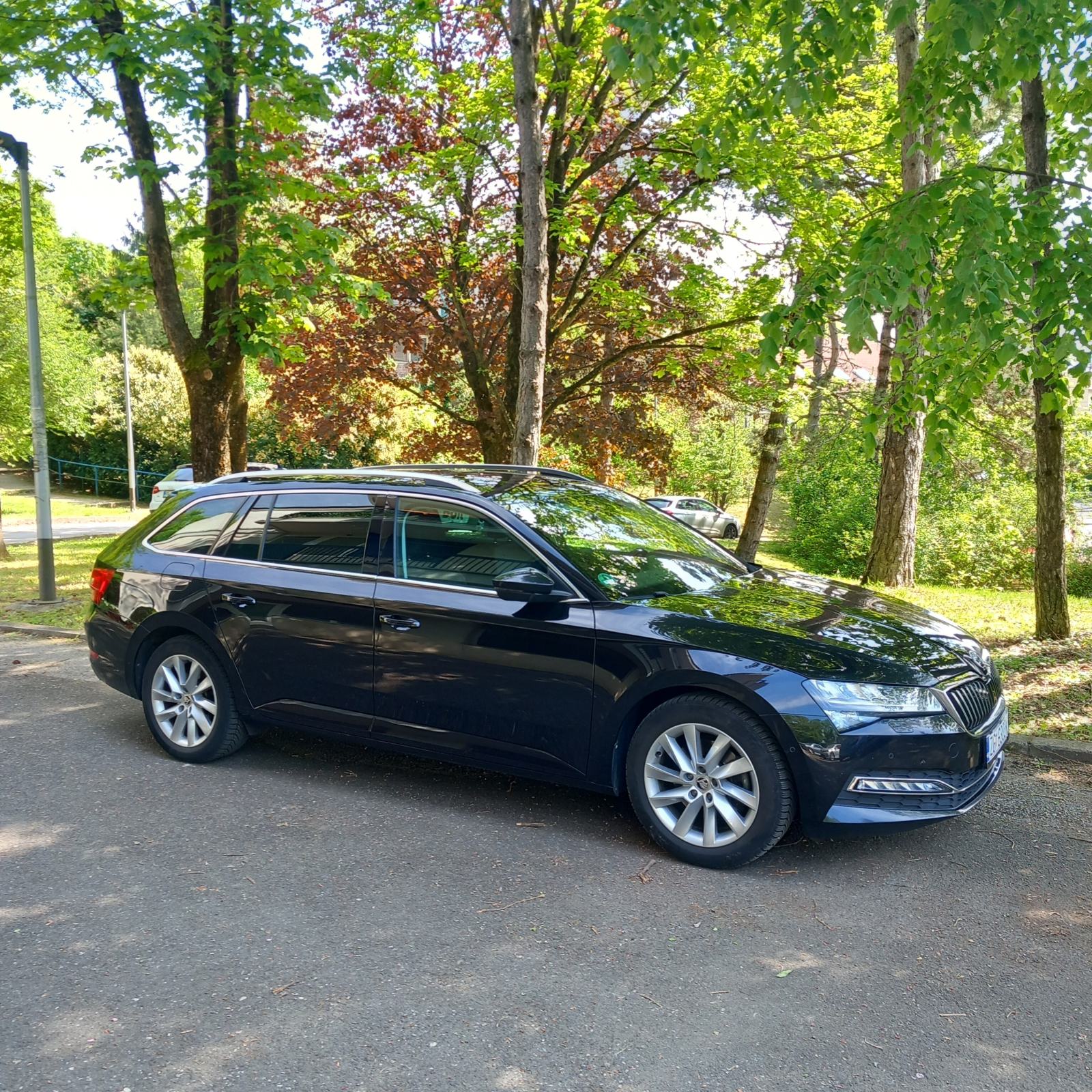 Škoda Superb Combi 2,0 TDI, DSG, 1. vl. 2021.g. Veliki servis, kasko, fotografija 2
