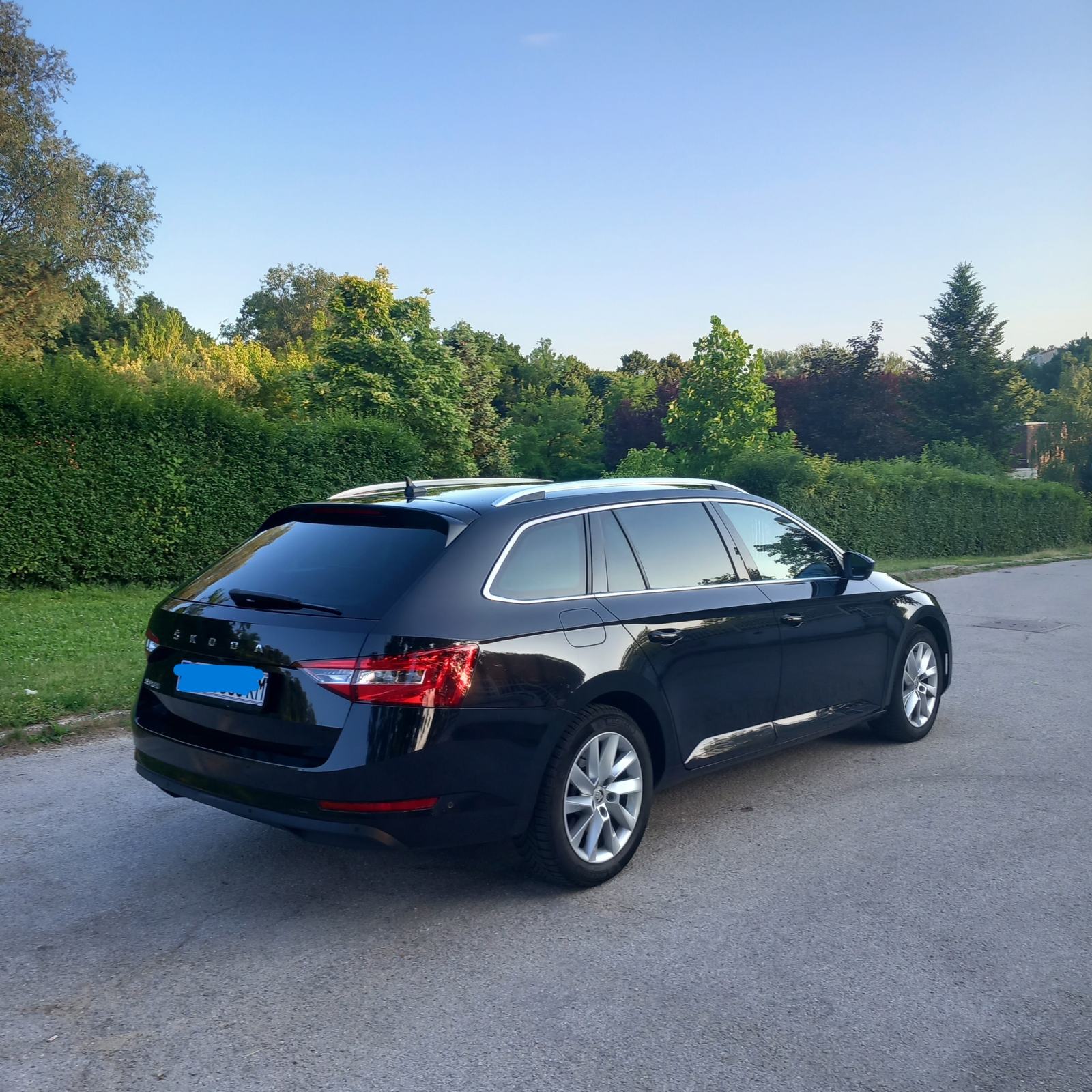 Škoda Superb Combi 2,0 TDI, DSG, 1. vl. 2021.g. Veliki servis, kasko, fotografija 4
