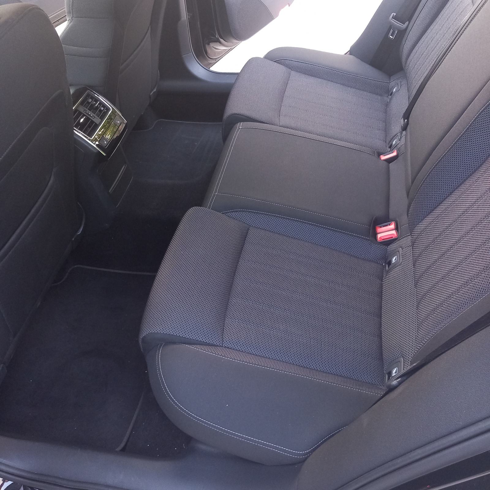 Škoda Superb Combi 2,0 TDI, DSG, 1. vl. 2021.g. Veliki servis, kasko, fotografija 9