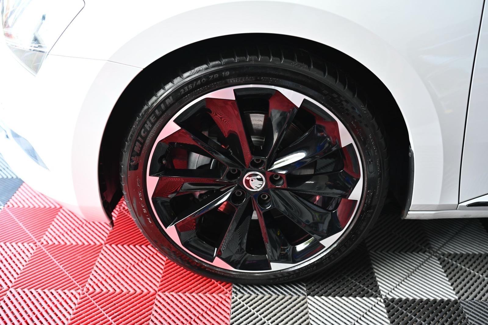 Škoda Superb Combi 2,0 TDI,Dsg,4x4, FULL.. ODLIČAN!!!, fotografija 14