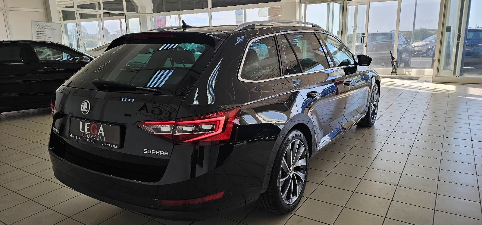 Škoda Superb Combi 2,0 TDI automatik Laurin&Klement 190ks, fotografija 3