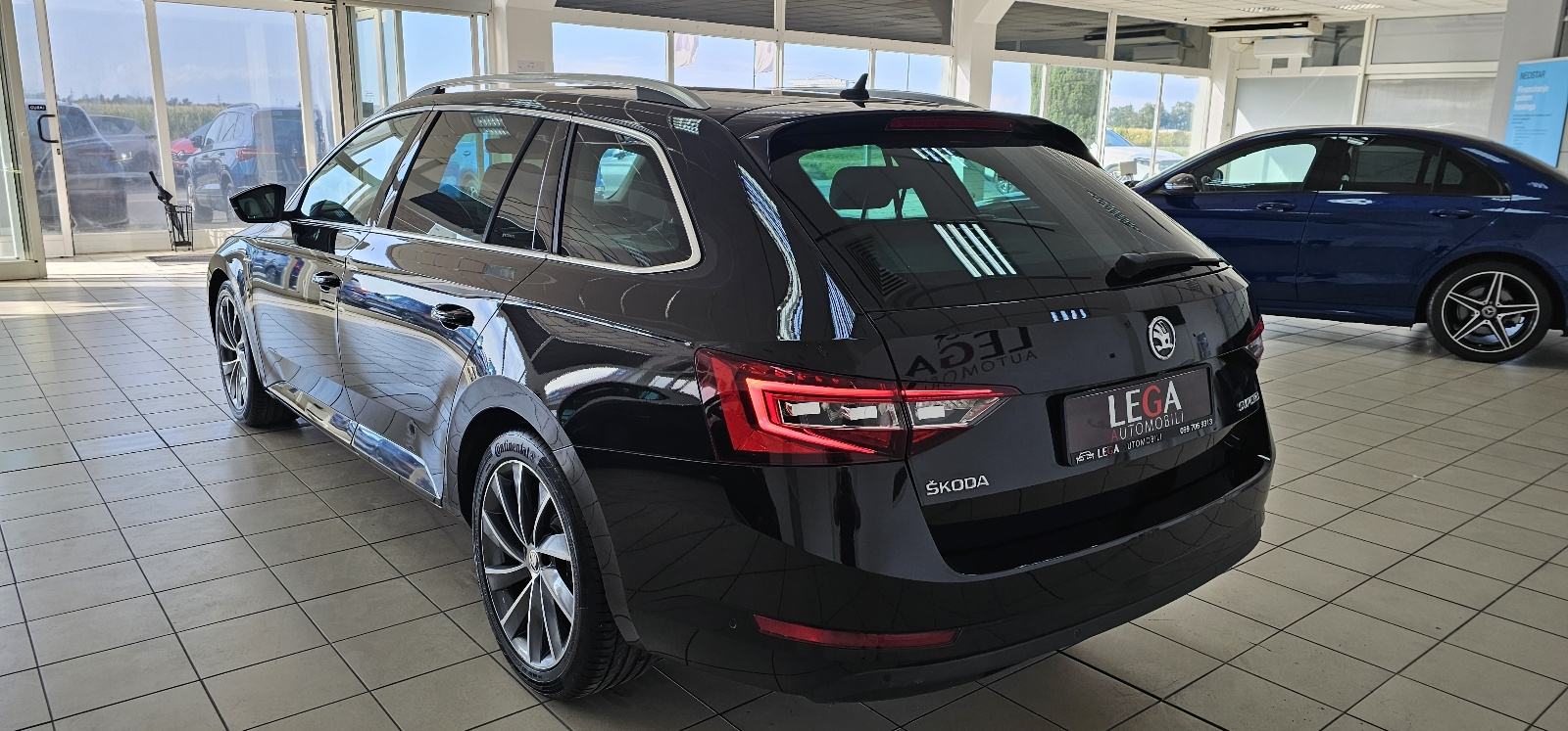 Škoda Superb Combi 2,0 TDI automatik Laurin&Klement 190ks, fotografija 4