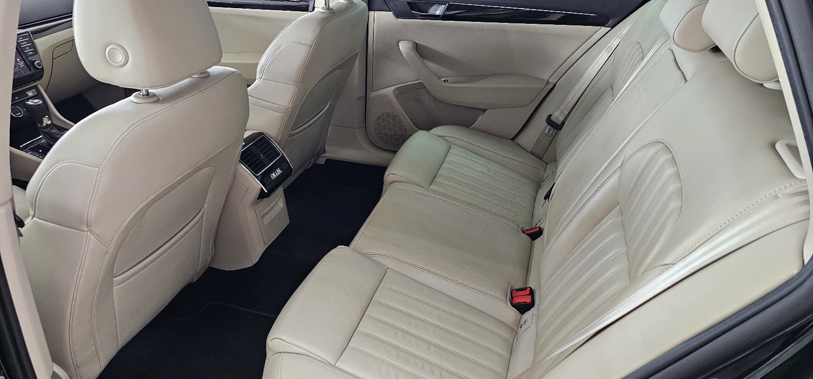 Škoda Superb Combi 2,0 TDI automatik Laurin&Klement 190ks, fotografija 14