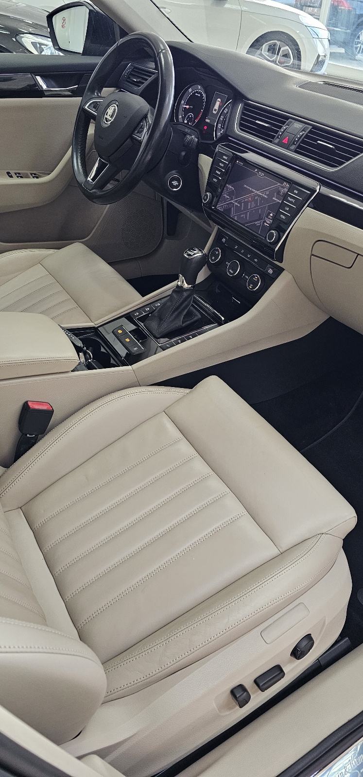Škoda Superb Combi 2,0 TDI automatik Laurin&Klement 190ks, fotografija 16