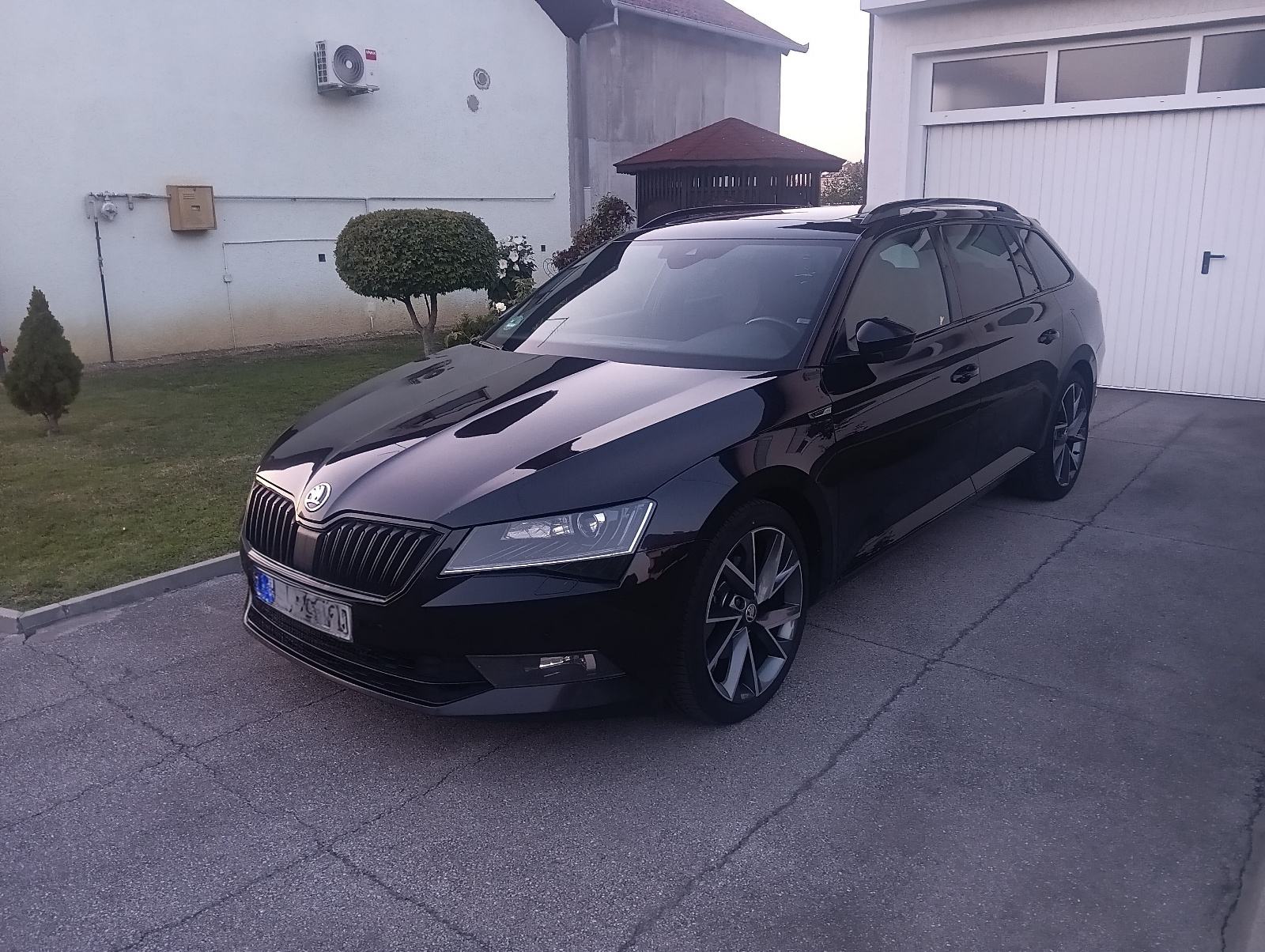 Škoda Superb 2,0 TDI DSG automatik, fotografija 4