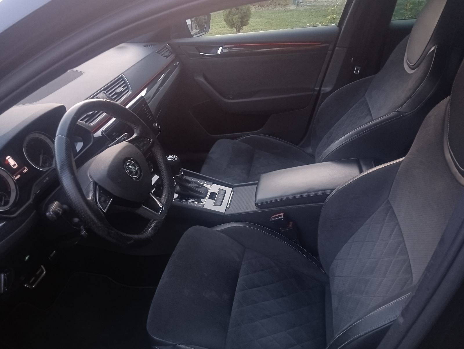 Škoda Superb 2,0 TDI DSG automatik, fotografija 14