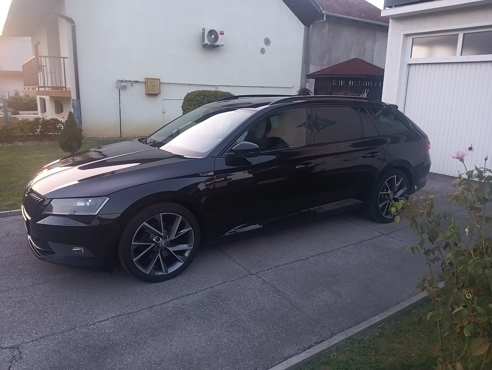 Škoda Superb 2,0 TDI DSG automatik, fotografija 3