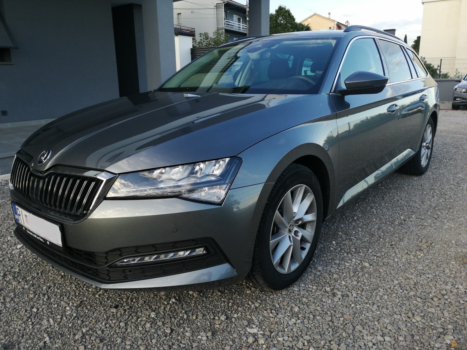 Škoda Superb Combi 2,0 TDI DSG, HR auto, u PDV-u, pogled izvana - slika 1