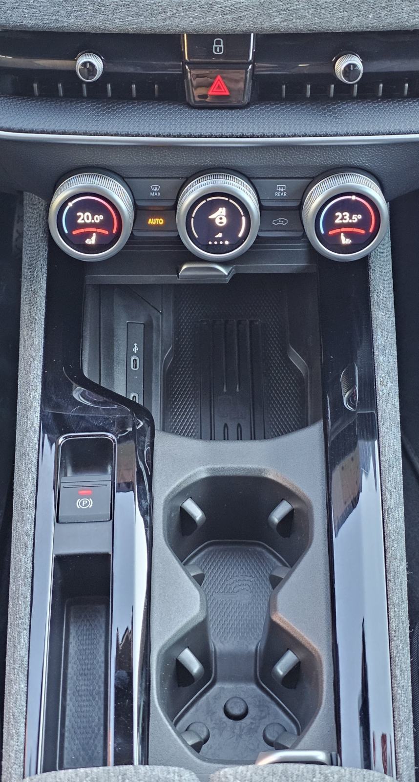 Škoda Superb Combi 2,0 TDI DSG, fotografija 13